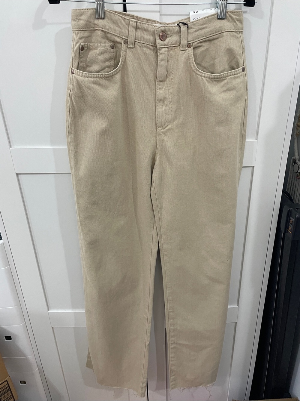 NWT Stradivarius Long Straight/Wide Jeans Women’s 6 Beige High Rise 28x31
